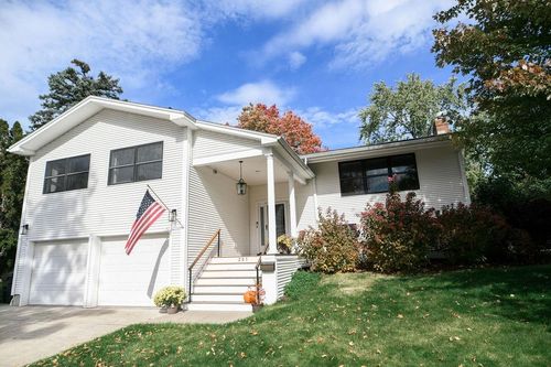 201 Crescent Beach Dr, Burlington, VT, 05408-2611 | Card Image