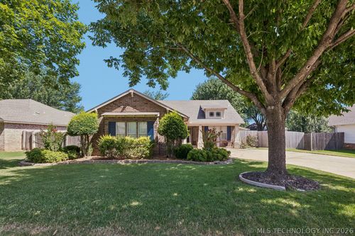 220 Charleston St, Broken Arrow, OK, 74011-3444 | Card Image