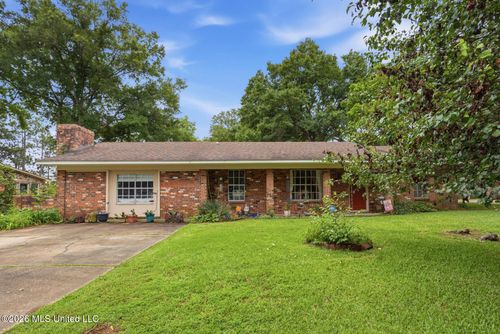 221 Saint Augustine Dr, Madison, MS, 39110-8899 | Card Image