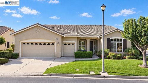1242 Flores Way, Brentwood, CA, 94513-6989 | Card Image