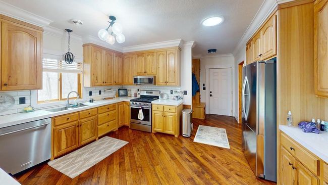 Kitchen w/stainless steel appliances | Image 8