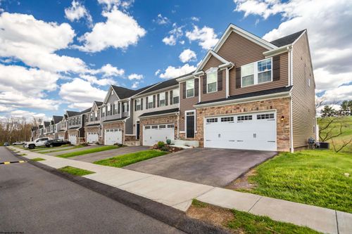 220 Stonehurst Dr, Morgantown, WV, 26501-7239 | Card Image