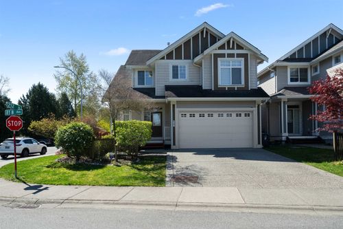 21192 81 B Avenue, House other with 6 bedrooms, 3 bathrooms and 4 parking in Langley BC | Card Image