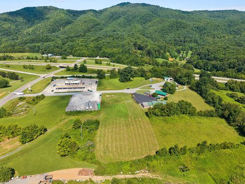 104 Unicoi Village Pl, Unicoi, TN, 37692-6584 | Card Image