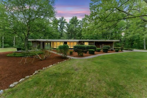 709 Walnut Plain Rd, Rochester, MA, 02770-2124 | Card Image