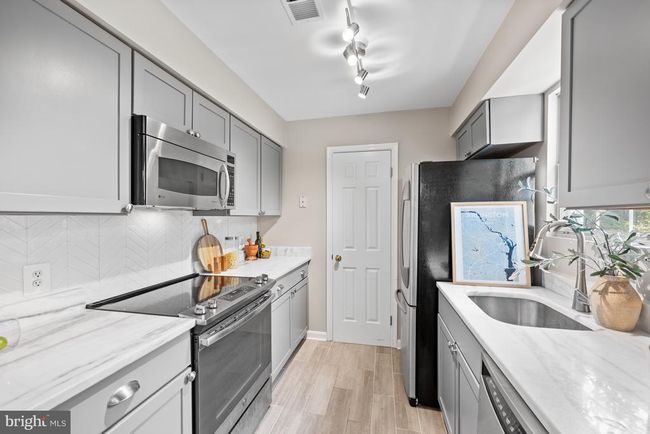APT-410 - 2050 N Calvert St, Condo with 2 bedrooms, 1 bathrooms and null parking in ARLINGTON VA | Image 14