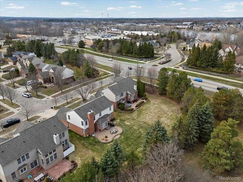 7555 Windgate Cir, West Bloomfield, MI, 48323-3911 | Card Image