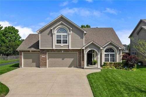 2209 Ne Wyndham Dr, Blue Springs, MO, 64029-8396 | Card Image