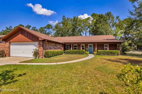 11 Royal Dr, Ocean Springs, MS, 39564-5201 | Card Image