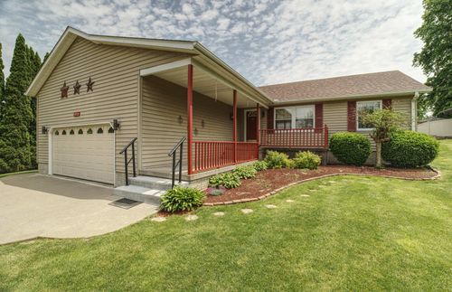 1823 Randall Ct, Clinton, IA, 52732-2728 | Card Image