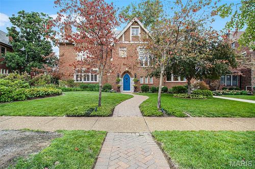 6331 Alexander Dr, Clayton, MO, 63105-2222 | Card Image