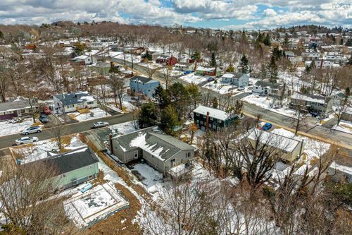 3/3A Pauline Cres, Dartmouth, NS, B2W2A5 | Card Image