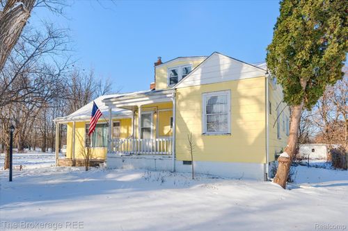 6449 Lapeer Rd, Burton, MI, 48509-2429 | Card Image