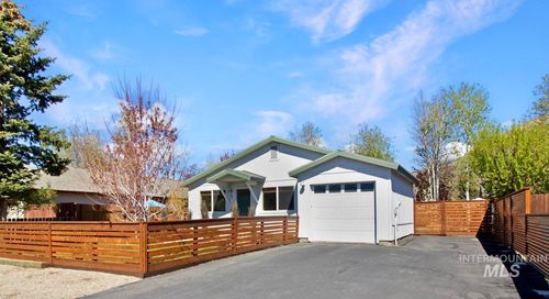 951 Forest Bend Dr, Hailey, ID, 83333-8421 | Card Image