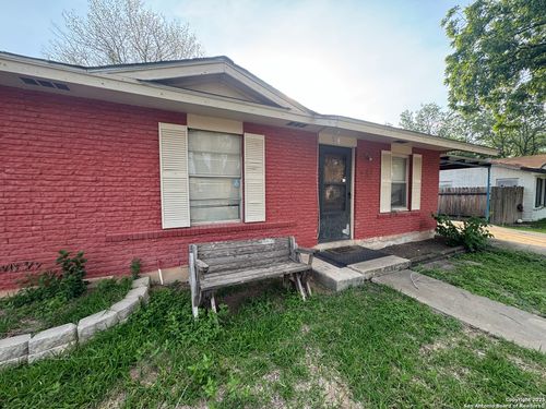 517 Old Carrizo Rd, Uvalde, TX, 78801-5957 | Card Image