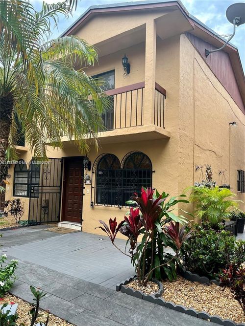 2-918 Sw 7th Ave, Miami, FL, 33130-3818 | Card Image