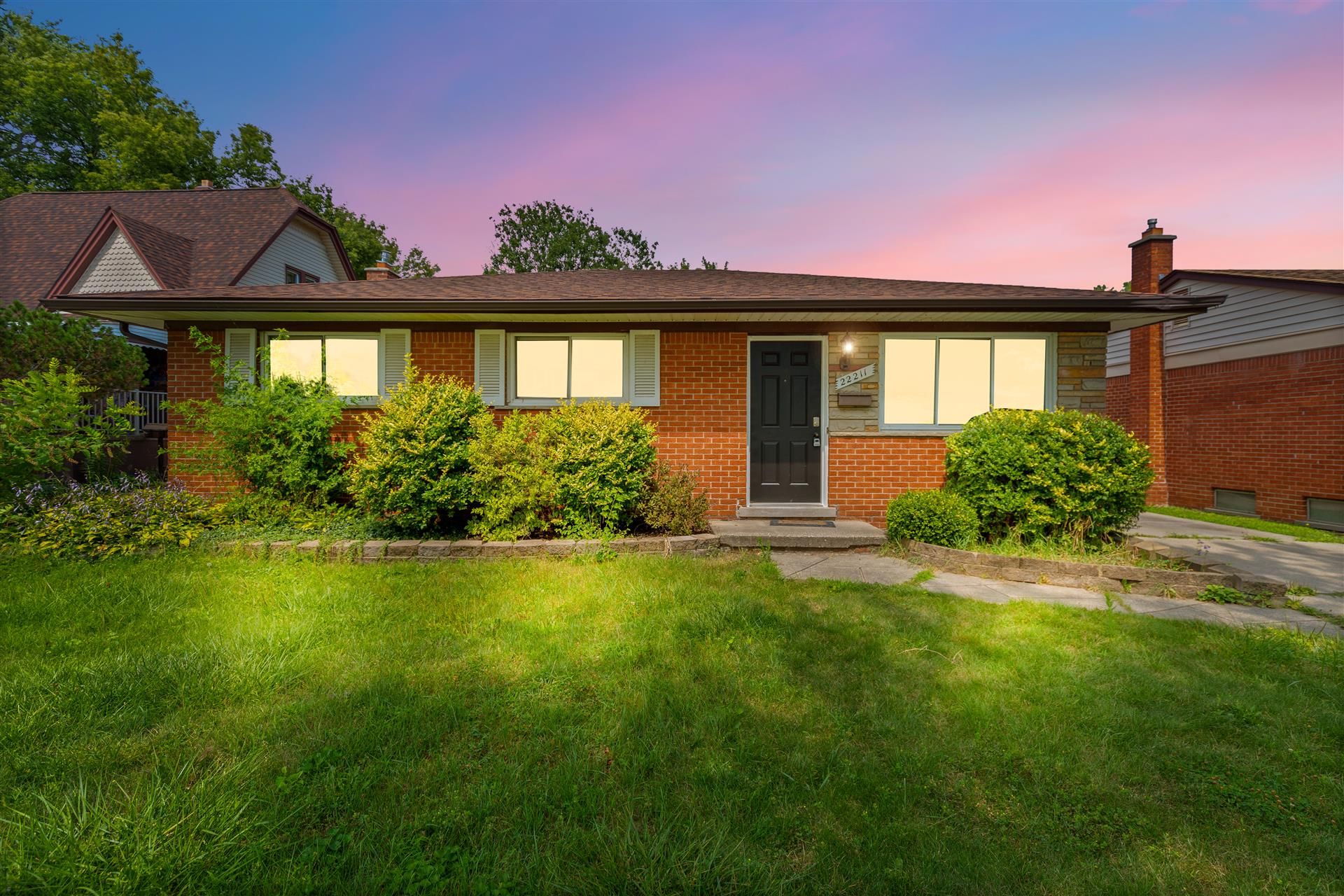 Violet St, Saint Clair Shores, MI 48082