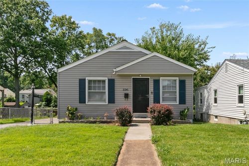 3241 Lynros Dr, Saint Ann, MO, 63074-3520 | Card Image
