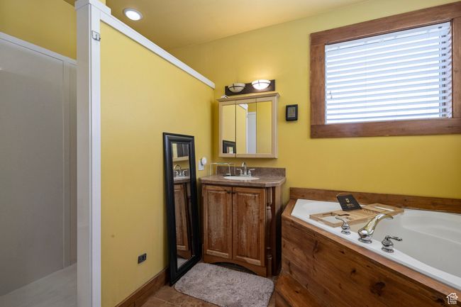 Primary en-suite with separate garden tub and shower | Image 16