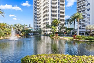 303 - 19101 Mystic Pointe Dr, Condo with 2 bedrooms, 2 bathrooms and null parking in Aventura FL | Image 2