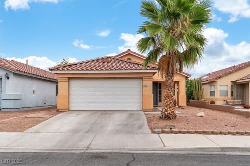 5824 Round Castle St, Las Vegas, NV, 89130-4921 | Card Image