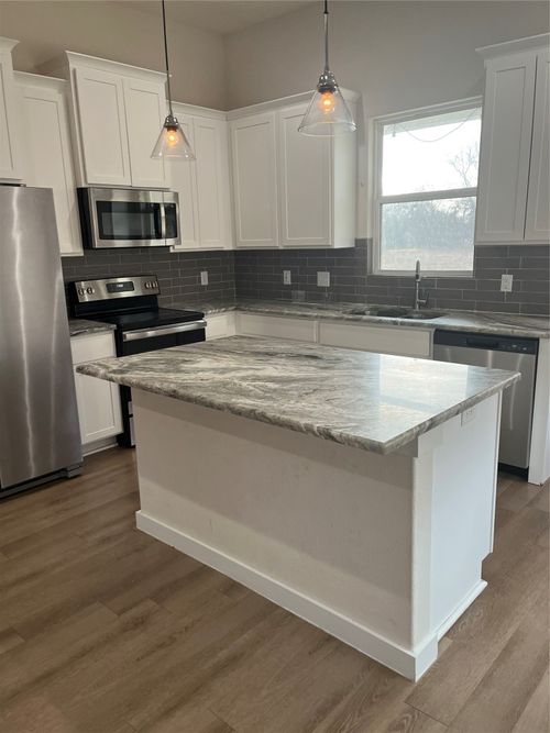 135 Koele Ct, Bastrop, TX, 78602-2085 | Card Image