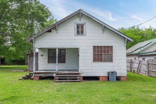 818 Marion St, Port Neches, TX, 77651-2335 | Card Image