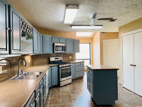 2001 Highland Hills Dr, Sugar Land, TX, 77478-4362 | Card Image