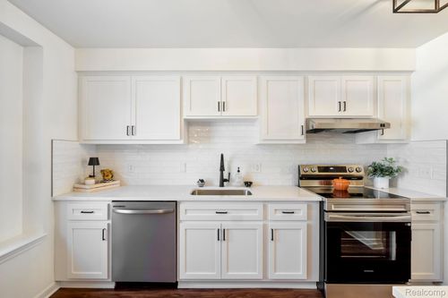 6-412 Oak Run Ct, Royal Oak, MI, 48073-3550 | Card Image