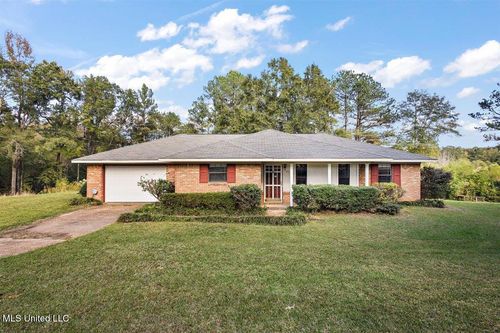 820 Memorial Dr, Braxton, MS, 39044-8701 | Card Image