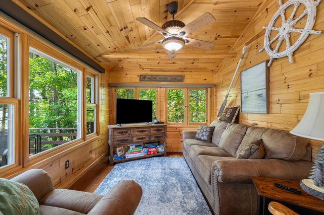 Living Room overlooking the lake | Image 11