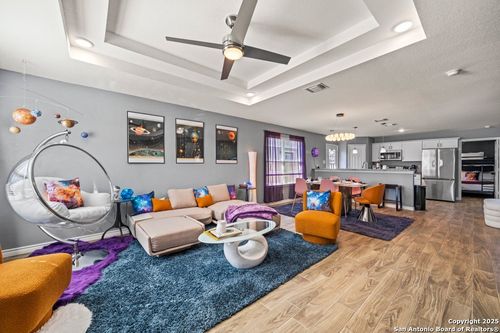 531 Blaine, San Antonio, TX, 78202-1443 | Card Image