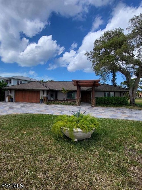 2257 Regal Way, NAPLES, FL, 34110-1020 | Card Image