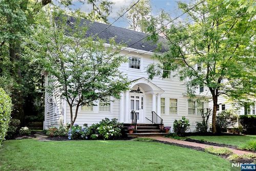 153 Glenwood Ave, Leonia, NJ, 07605-1335 | Card Image