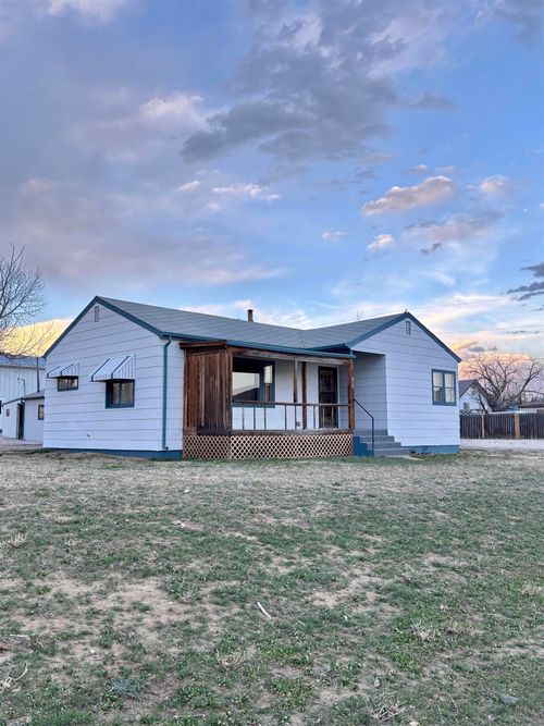 610 Charles St, Douglas, WY, 82633-2233 | Card Image