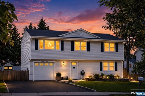 33 Van Buren Ave, Westwood, NJ, 07675-3244 | Card Image