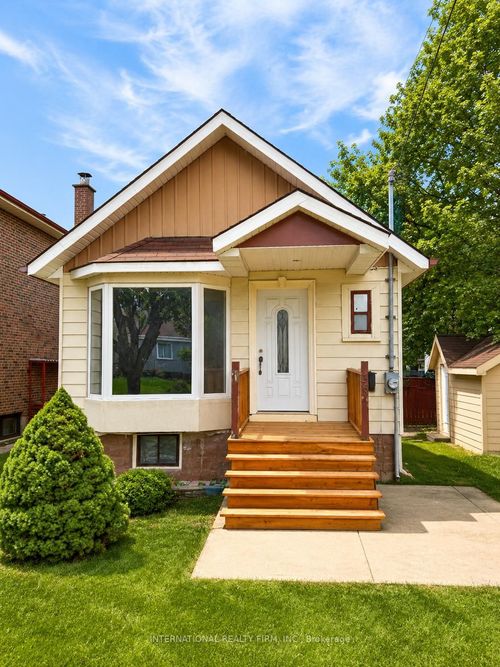 36 Ridge Rd, North York, ON, M3M1C7 | Card Image