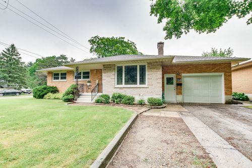 353 Adelaide St, Strathroy, ON, N7G2W2 | Card Image
