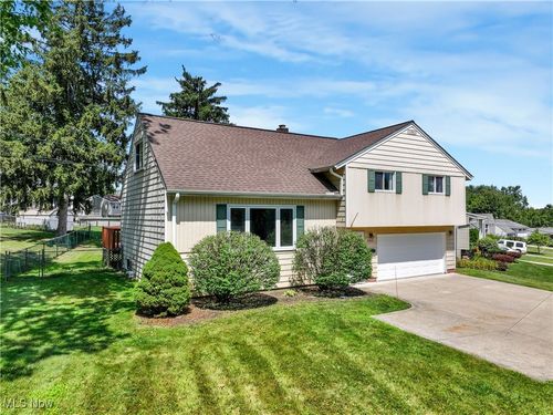 9310 Gettysburg Dr, Twinsburg, OH, 44087-1512 | Card Image