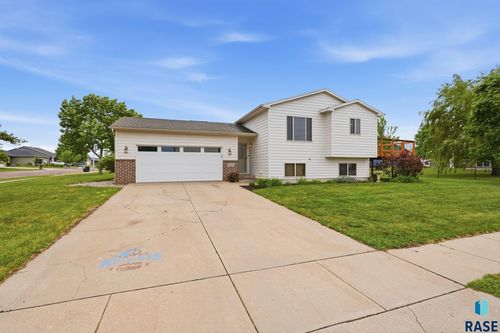 900 S Linden Ave Avenue, Harrisburg, SD, 57032 | Card Image
