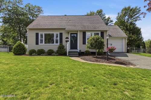 33 Glennon Road, Colonie, NY, 12110 | Card Image