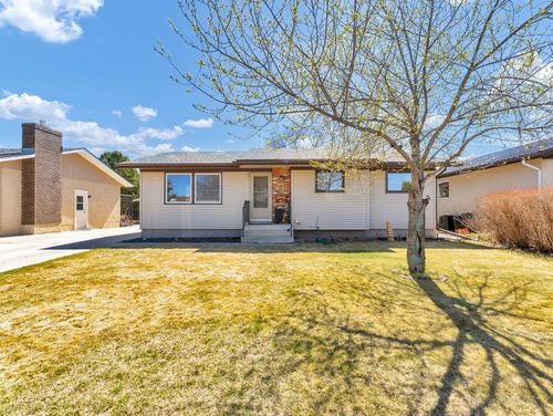 17 Ross Glen Way Se, Medicine Hat, AB, T1B1N9 | Card Image