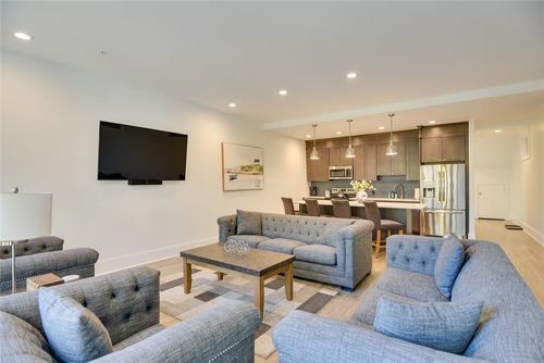2-1 River Ln, Newport, RI, 02840-2910 | Card Image