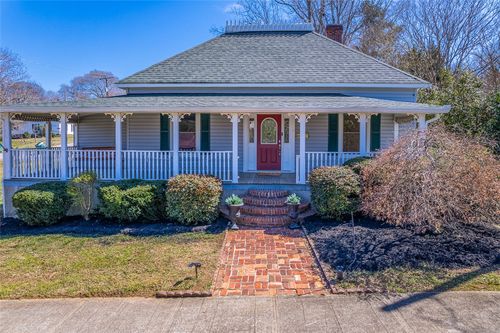 106 E Lime St, Blacksburg, SC, 29702-1615 | Card Image