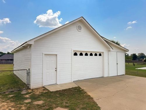 9 Willow Bnd, New Boston, TX, 75570-9781 | Card Image