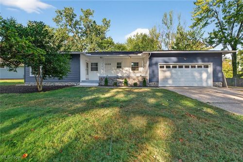 1326 Marview Dr, Westlake, OH, 44145-2336 | Card Image