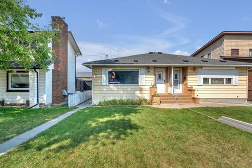 120A 27 Avenue Ne, Calgary, AB, T2E1Z7 | Card Image
