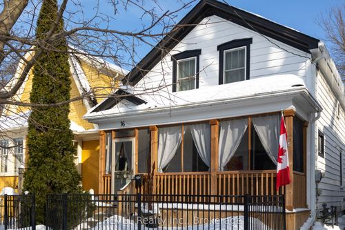 16 York St, St Catharines, ON, L2R6B8 | Card Image