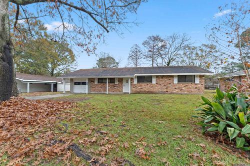 2351 Sweetleaf St, Baton Rouge, LA, 70816-8286 | Card Image