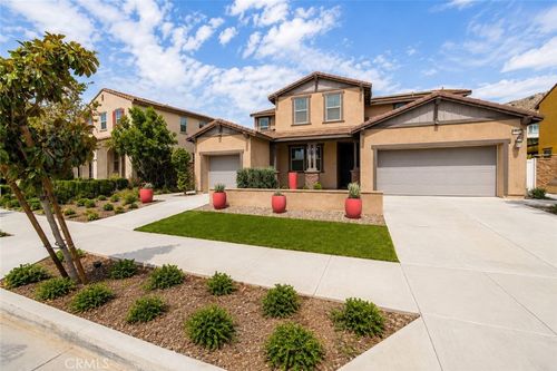 2750 Kings Canyon Dr, Jurupa Valley, CA, 92509-1920 | Card Image